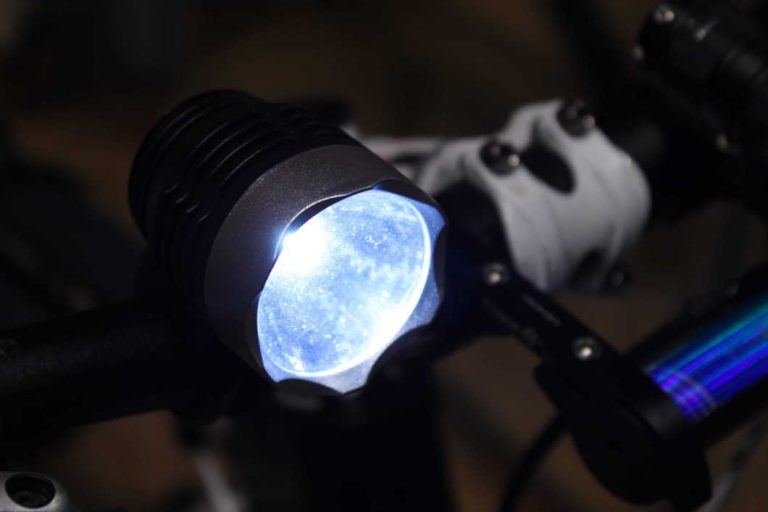 Lampka rowerowa na przód za 10 zł (CR2032)