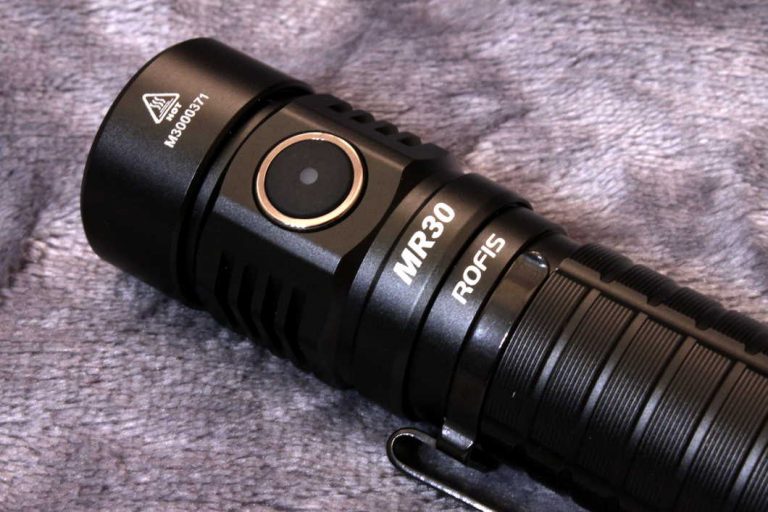 Rofis MR30 – latarka z wbudowaną ładowarką i powerbank w jednym +🎥