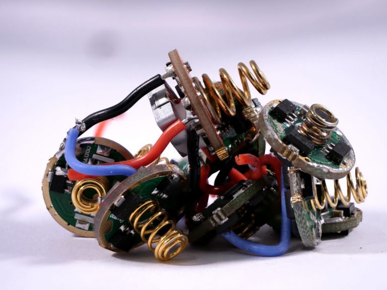 Podstawowa wiedza na temat sterowników do latarek Convoy, Astrolux i nie tylko (kompendium)