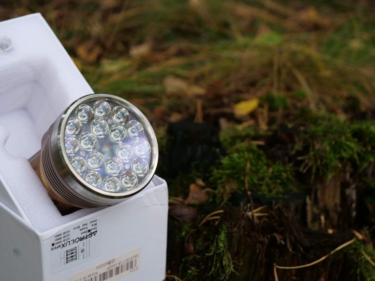 Astrolux MF01S – 15000 lumenów z diod SST20 🎥