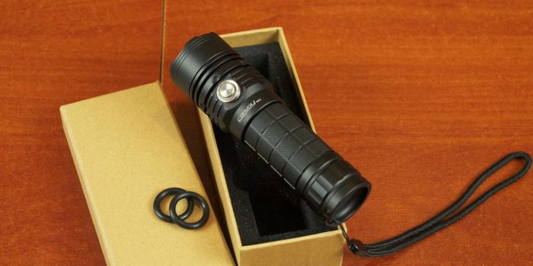 Convoy M4U – latarka z wbudowaną ładowarką i zasilaniem 26650 🎥