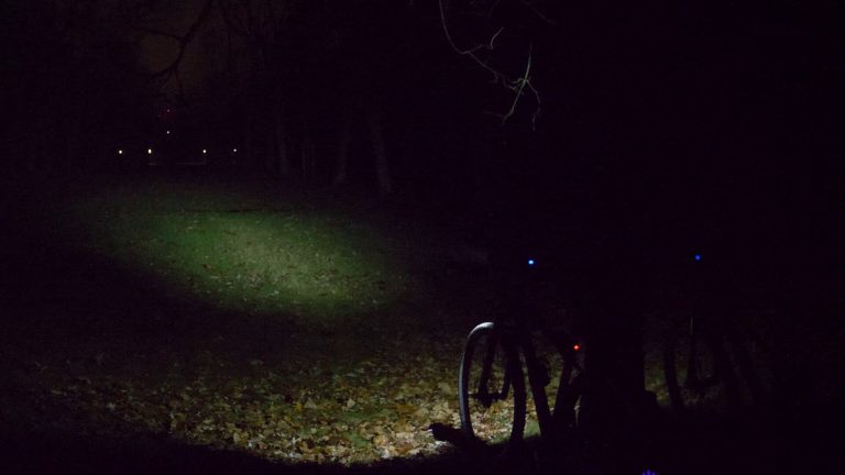 Lumintop B01 – świetna latarka rowerowa i alternatywa Convoy s2+ z kolimatorem