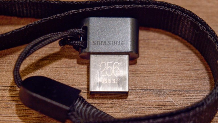 Test pendriva Samsung FIT 256GB MUF-256AB/APC USB 3.2 Gen.1 – on tylko wygląda niepozornie