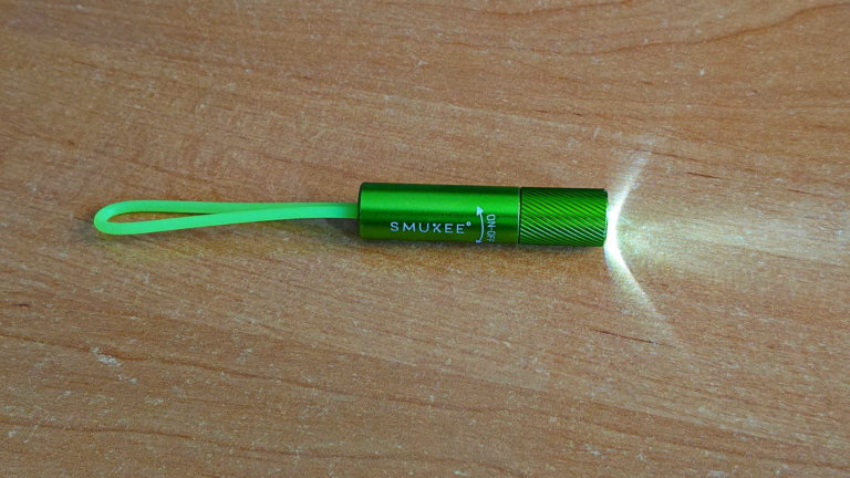 Mała i tania latarka z Biedronki z diodą LED 🎥