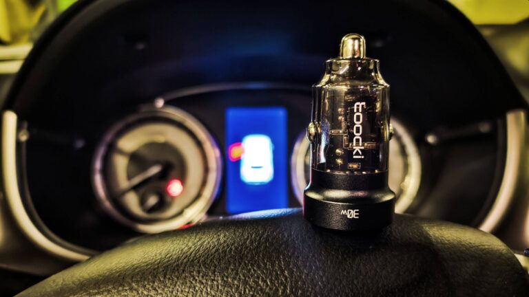 Tania ładowarka do auta z 2 portami USB – TOOCKI 30W