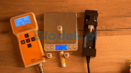 Napięcie i impedancja bateria AUCHAN Standard biało pomarańczowe AA (1)