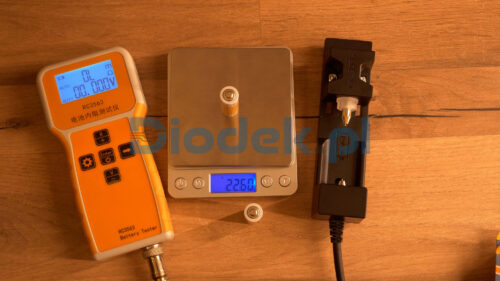 Napięcie i impedancja bateria AUCHAN Standard biało pomarańczowe AA (3)